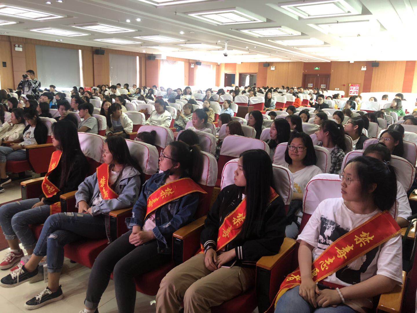 20190605140710_10360.jpg 信息-禁毒讲座4.jpg